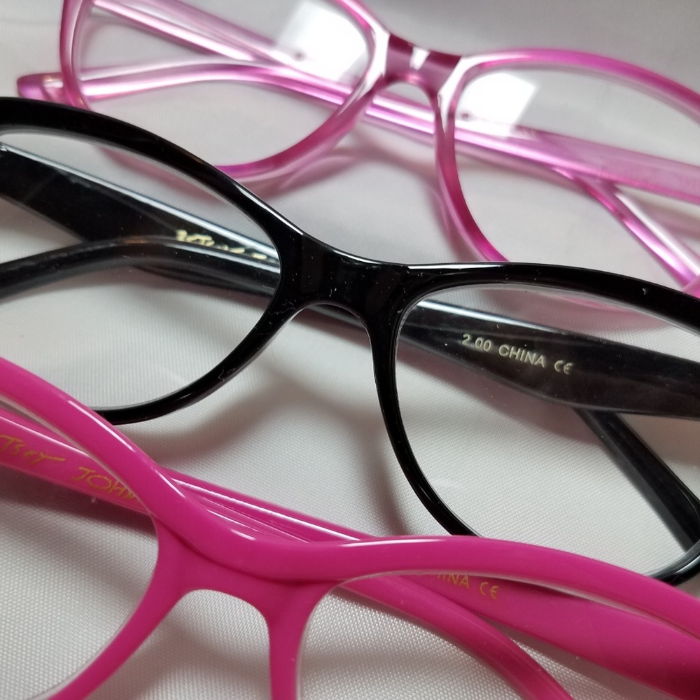 2.00 Betsey Johnson Reading Glasses Readers